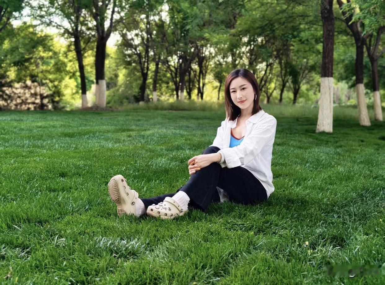 情绪价值是关键。能保持情绪稳定，像平和的港湾；懂得非语言沟通，用眼神和肢体传递真