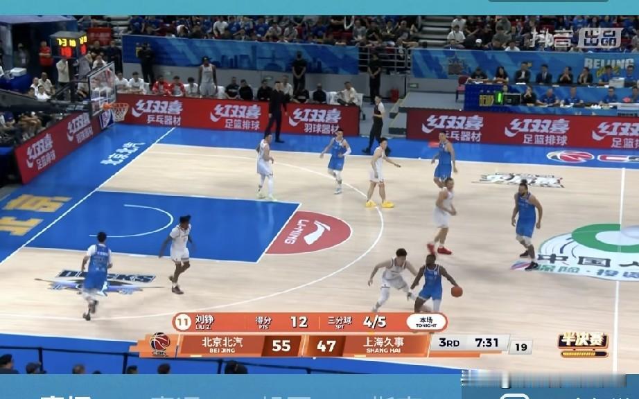 其实上海队能够赢下系列赛，这两个人才是关键。1、张镇麟，出场39分钟，可以说打