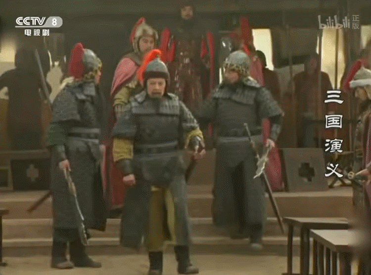 一个元气黑皮，一个高个傲娇，一个天然魅魔