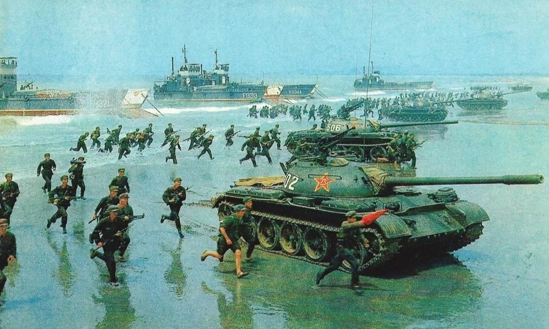 上世纪七十年代的老照片，记录了当年解放军福州军区在东南沿海组织渡海登陆演习的情形