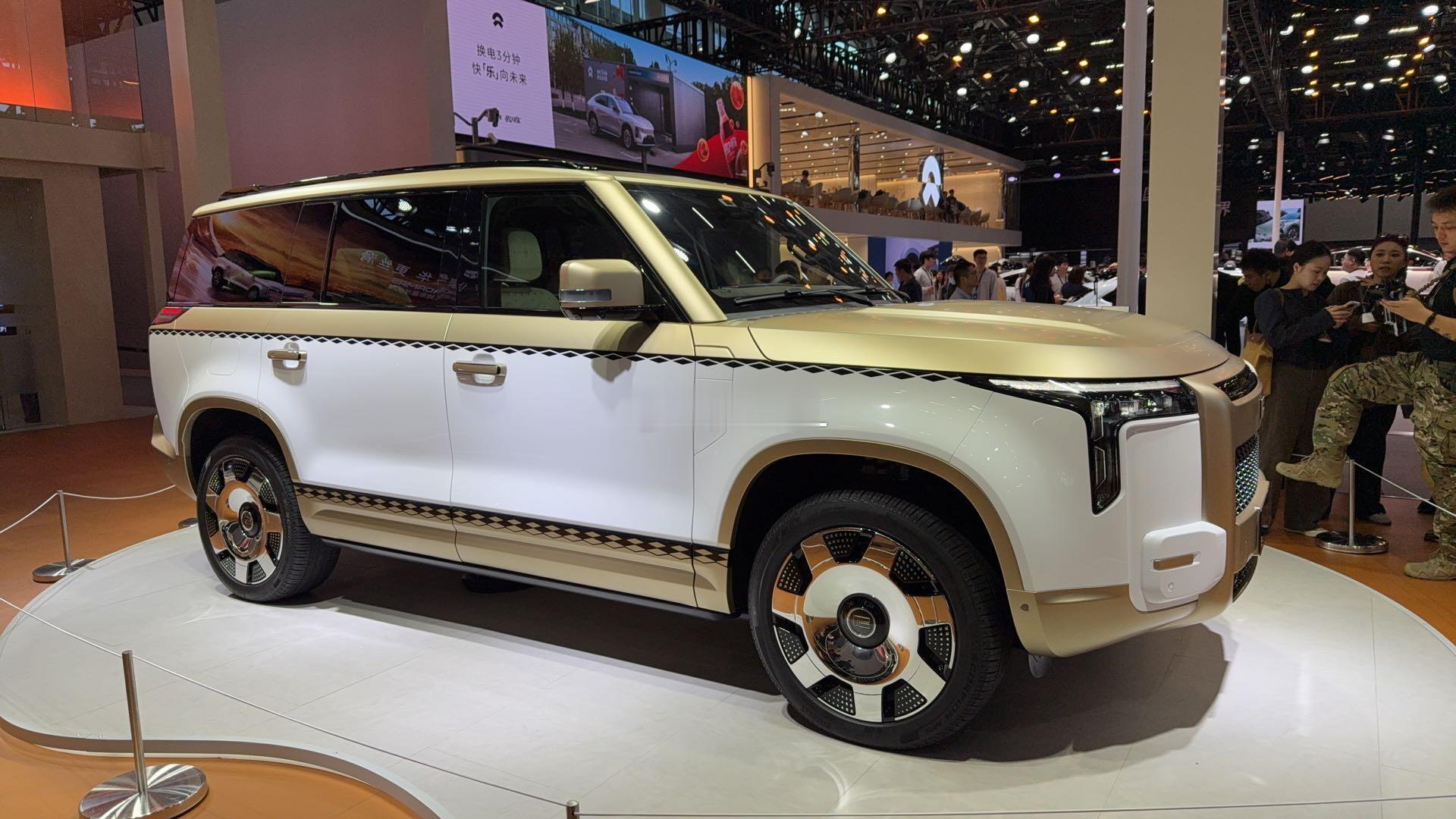 广州车展上，极石全球旗舰ADAMAS国内首秀惊艳全场！硬派方盒子造型搭配“流沙金