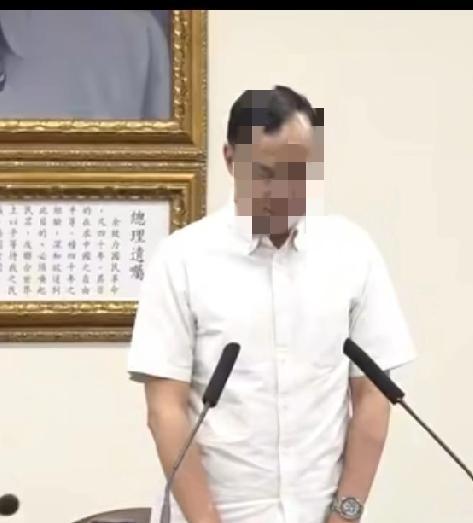 老朱这时候突然“声援”郑丽文，来这一腿到底为了什么？在广大民意都一致反对郑丽