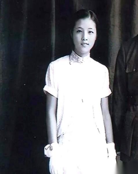 17岁那年，郭翼青觉得天都塌了。被迫嫁给54岁的程潜，这年龄差，甚至比她亲爹还