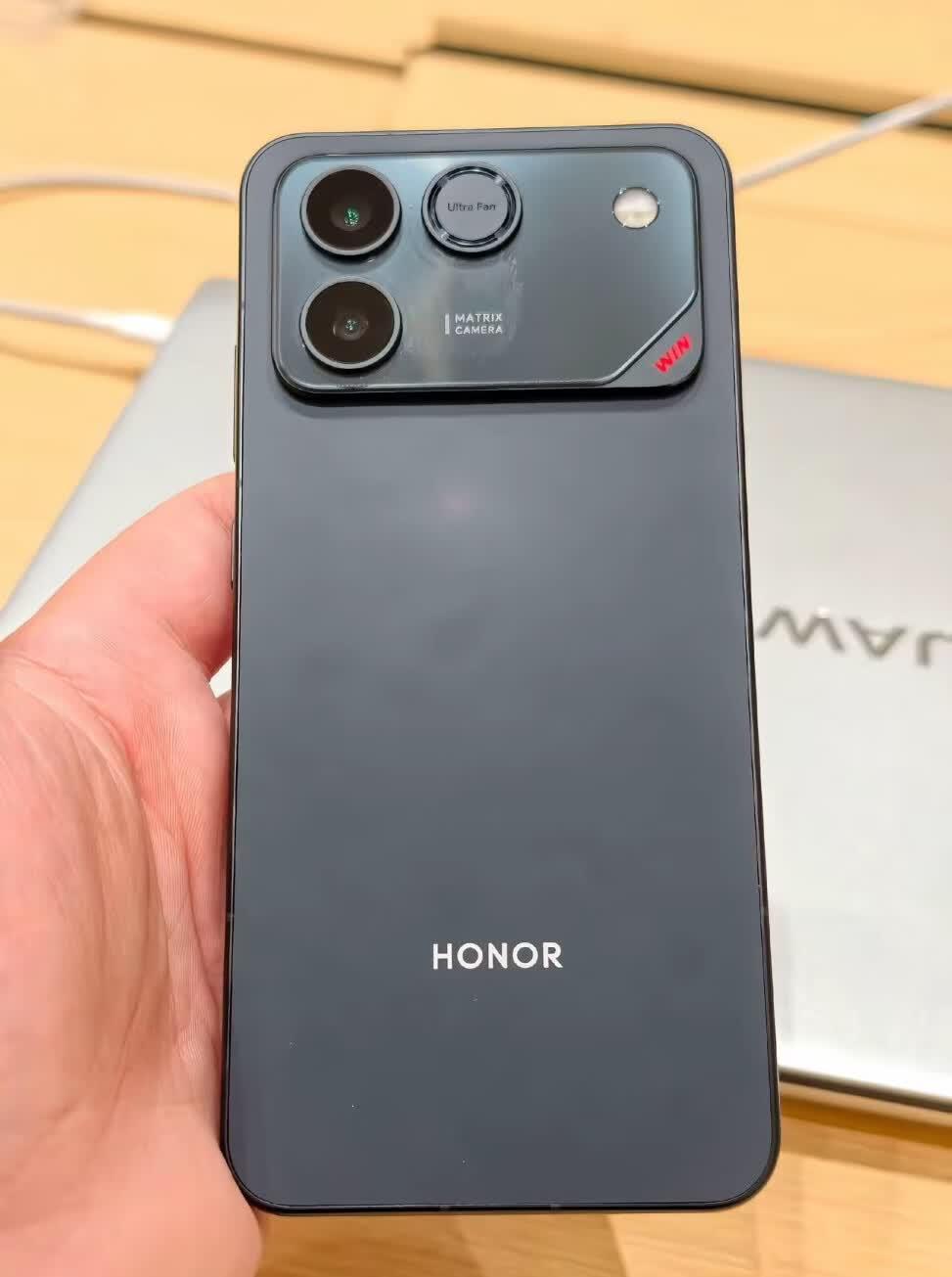 咱就是说，经历过通宵开黑手机烫成砖、电量焦虑猛找充电宝的宝子，才懂选对设备有多重