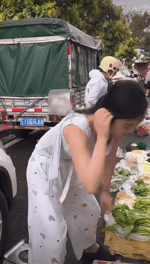 我也要去卖水果！[呲牙笑]