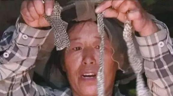 2006年，黑龙江一女子睡觉时，一条大蛇钻进了她的被窝，女子心软没把它赶走，谁知