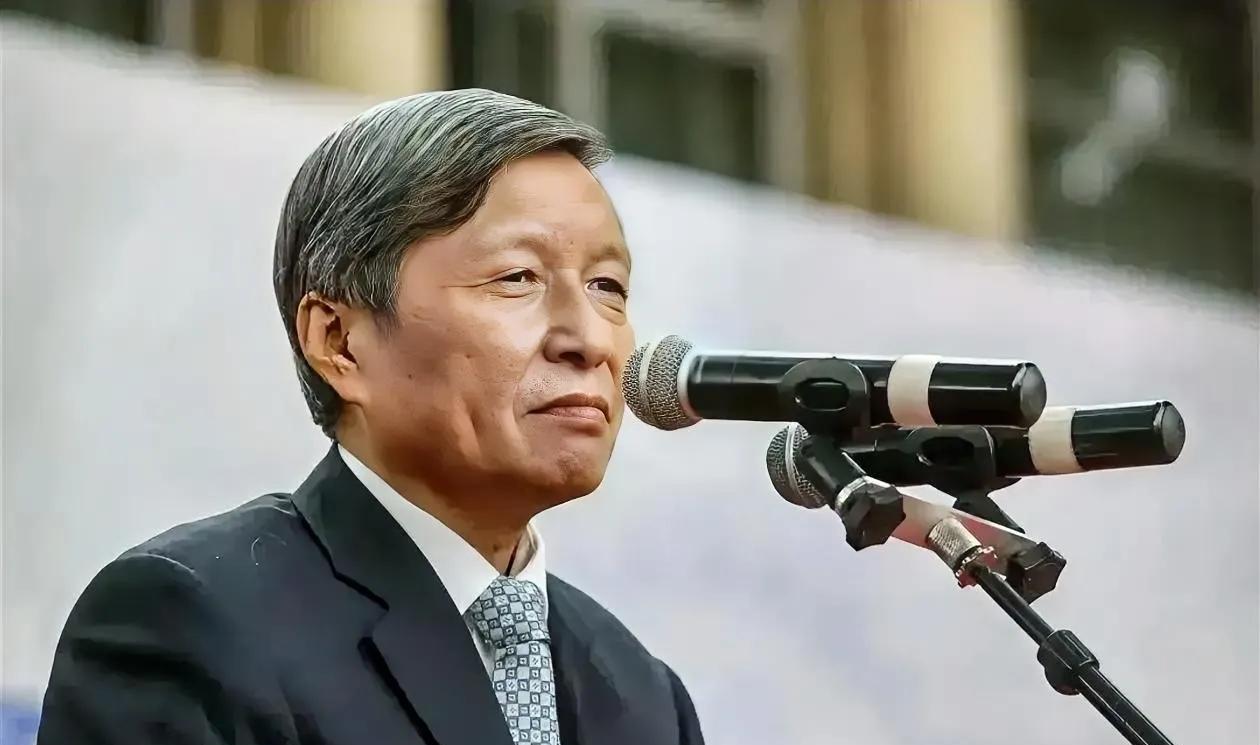 王树国校长说：“在游戏的世界里，只有两种人，一种是设计游戏的人，一种是被游戏设计