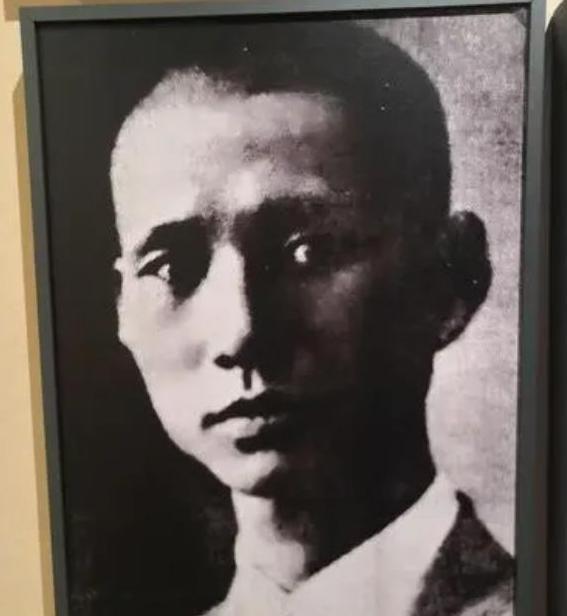 红军叛将龚楚，晚年给邓小平写信，请求回大陆养老，结果如何？香港新界的侨园小区内