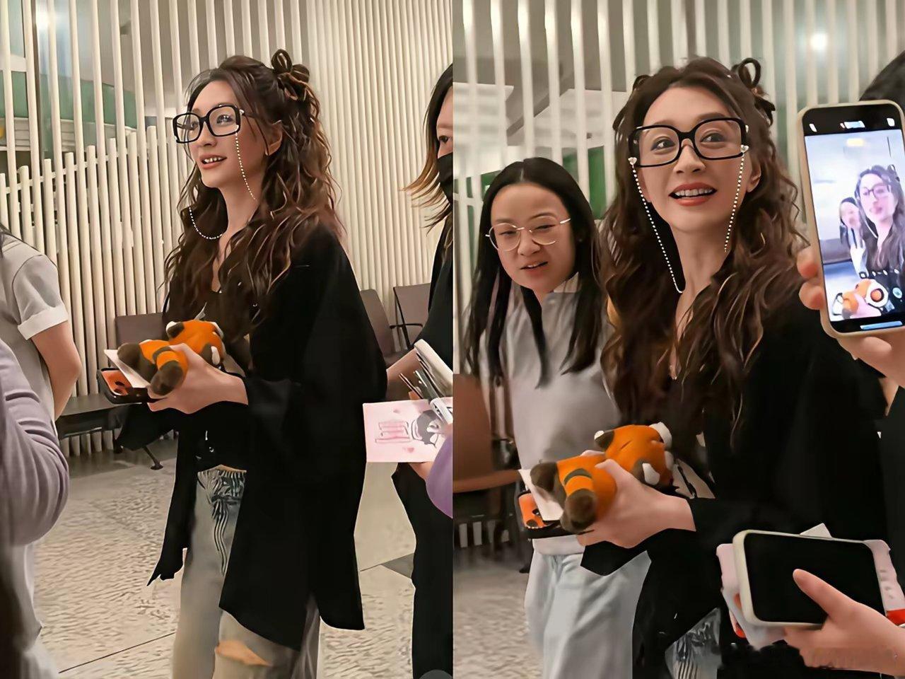 朋友在碰到了赶回长沙的李小冉，她回来给我说了一个大实话，她说万万没想到，现实中的