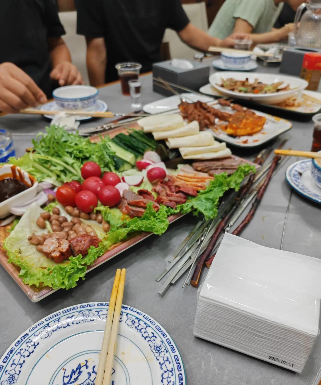 昨晚回到天水在外面吃饭，突然有个多年没联系的人打电话，我一下懵了！