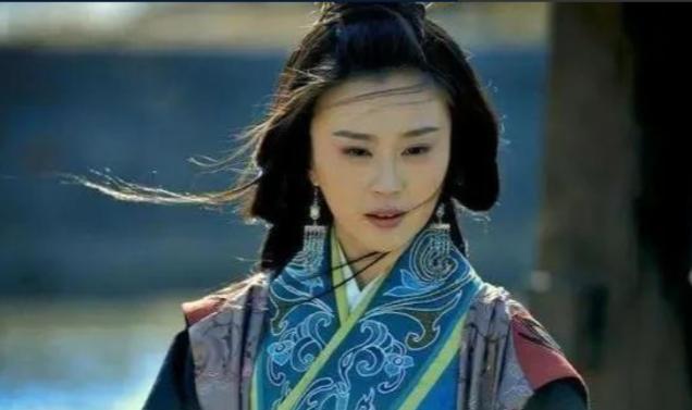 208年，曹操做主将35岁的蔡文姬，许配给22岁的董祀。新婚夜，看着这个已经生过