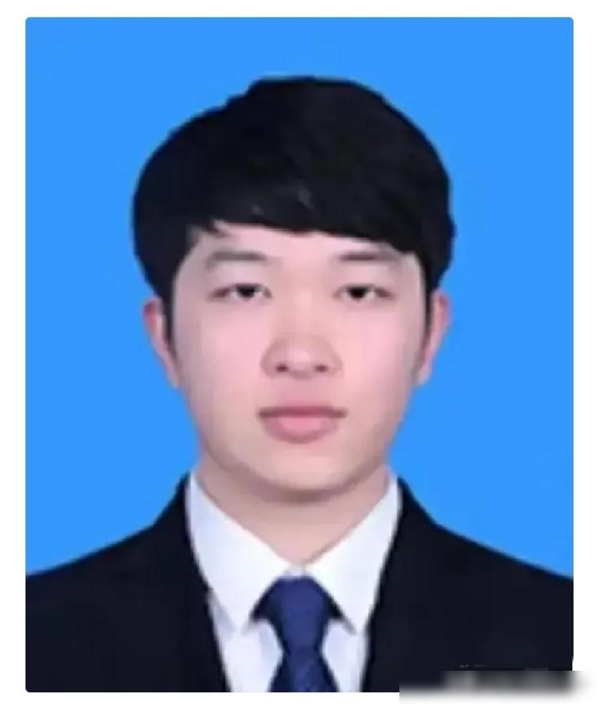 韦仲谋，瑶族，出生于1994年11月，广西壮族自治桂林市荔浦市人民医院医生。