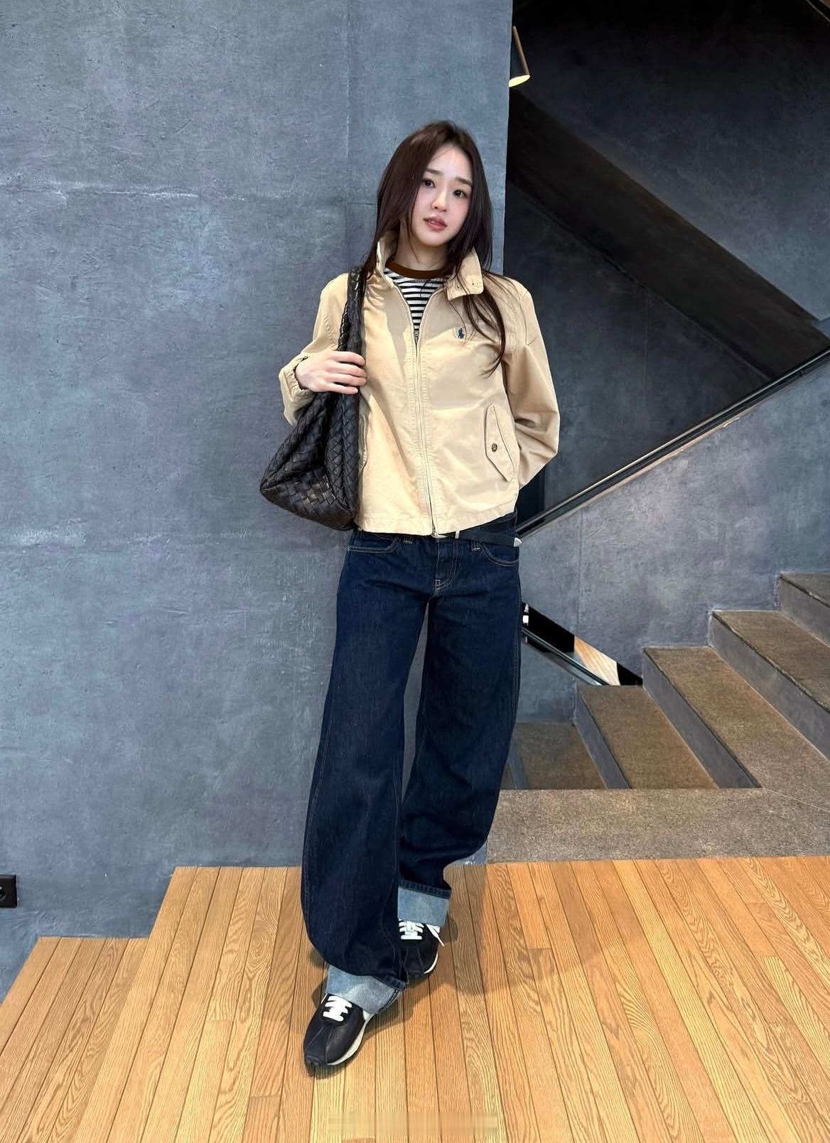 穿搭分享连续更新第2794天韩国时尚女生日常搭配周日了北京在下沙子韩系穿搭超能