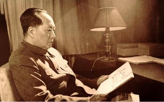 毛泽东一生用了多少位秘书？据叶永烈先生考证，毛泽东从1928年正式开始配备秘书，