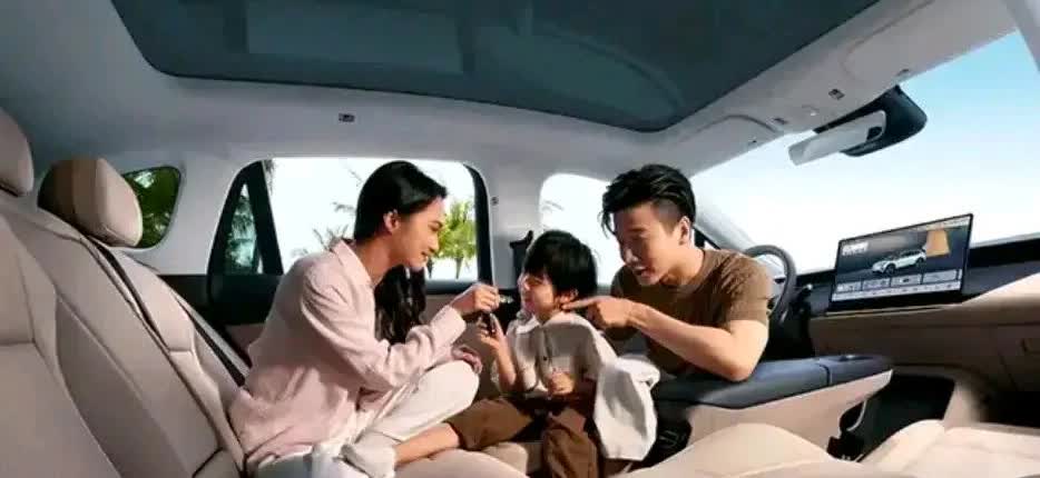 意大利美女总理梅洛尼没想到，法国总统马克龙也没想到，欧盟主席冯德莱恩都懵圈了，在