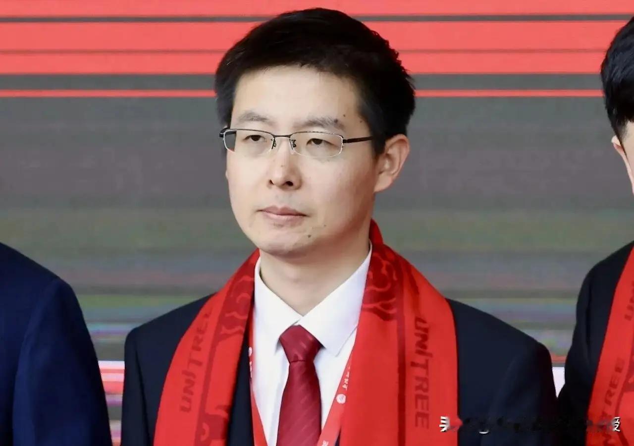兴兴举杯，股民落泪宇树科技上市公司市值突破4000亿，据说创始人身价到了13