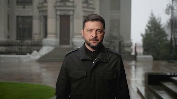 美国的“和平计划”被质疑是由俄罗斯起草，再翻译成英文，因为该计划文件里包含了明显