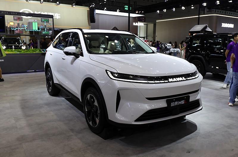 最近帮家里选SUV，把比亚迪宋PLUSDM-i和长城哈弗H6Hi4都试驾了三圈，最后反而更偏向长城一