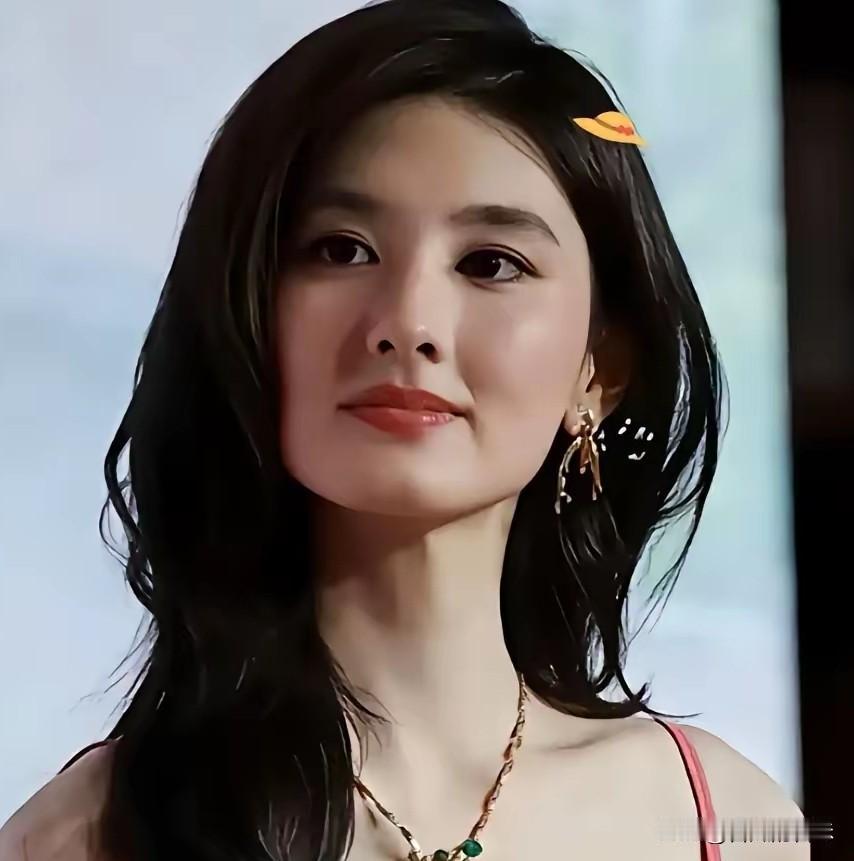 包贝尔被爆出轨，最开心的估计就是韩沛颖了。韩沛颖应该感谢包贝尔。也不对，不应