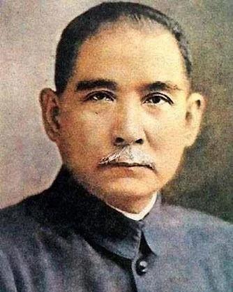 国民党主席郑丽文访问大陆前去蒋介石陵寝拜谒，称呼蒋是国民党总裁。都是国民党一把