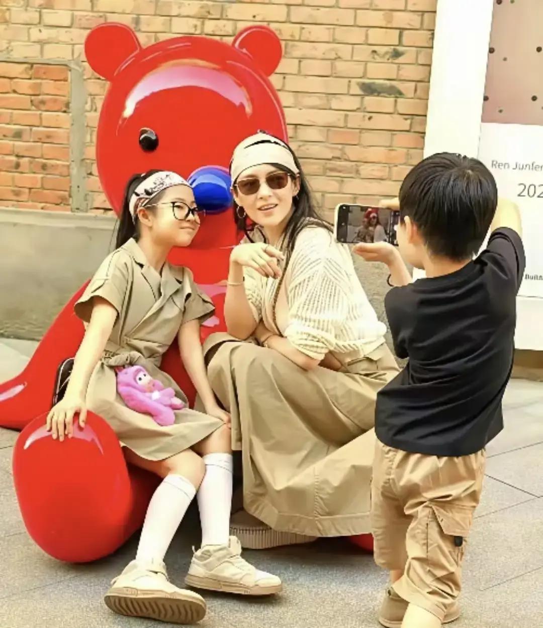 醒醒10岁，章子怡没请汪峰昨晚北京零下7℃，章子怡在自家客厅搭出一片星空。