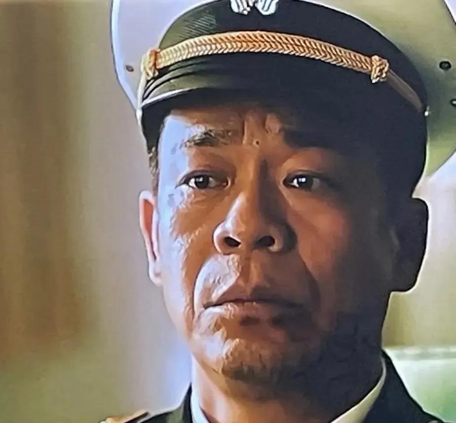 追剧《扫毒风暴》黄科长是海关缉私科的科长，和卢少骅的大哥是亲家，女儿婚礼那天，