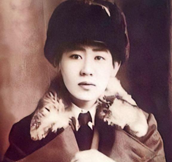 1945年，川岛芳子落入军统手里，但不管军统的人怎么折磨她，她都面不改色。直到戴