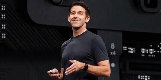 据媒体援引知情人士消息，执掌苹果14年之久的首席执行官蒂姆·库克，最早或于202