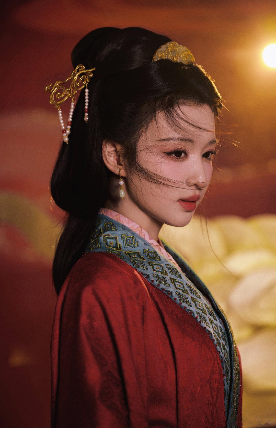 春晚舞台王楚然🆚田曦薇[爱心]，95后“颜霸”之争，谁更胜一筹[wha