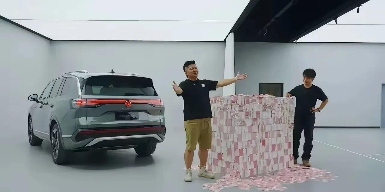 知道一亿现金有多少吗？估计很多人一辈子都没见过吧一网红大v晒出来自己的一亿现