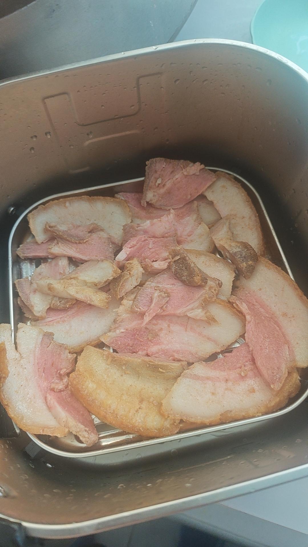 今天的烤肉味道不错，一大盆的肉一下子就吃完了！烤肉家常做烤肉聚餐好去处老好