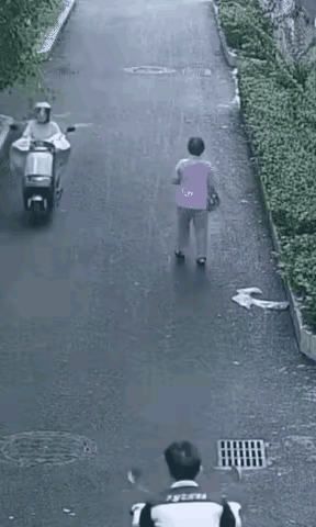 你说这怪谁呢咋还漂移上了怪路滑，好像也不滑