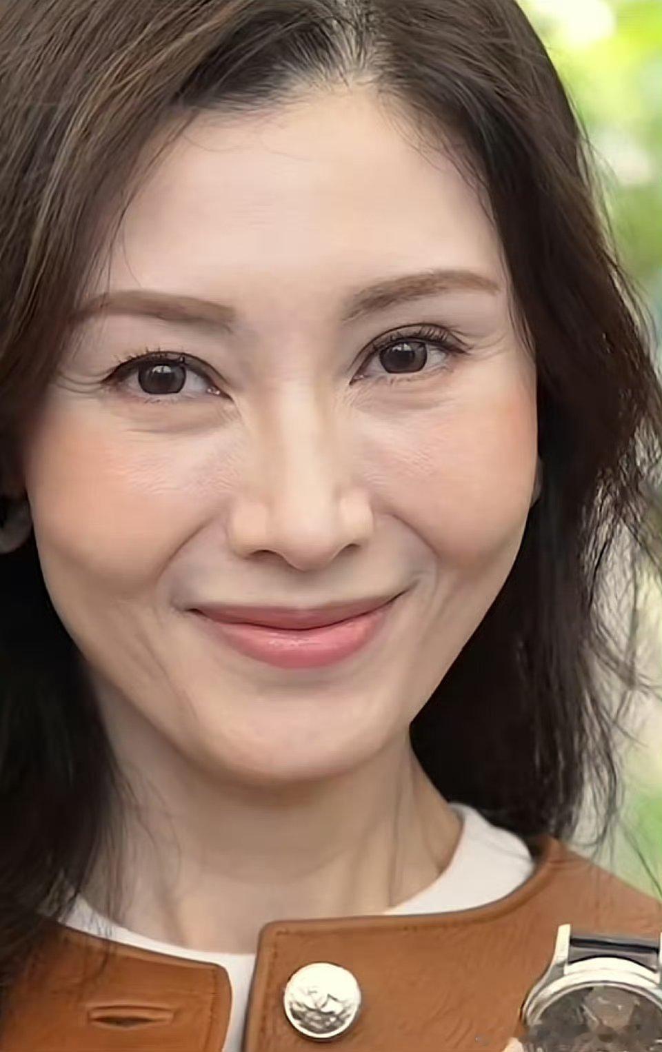 李嘉欣55岁状态，美人老了也是美人​​​