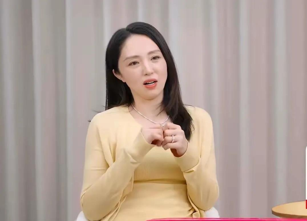 先不说剧本不剧本，至少董璇为了女儿，让后俩人是分居状态应该是真的，这种其实真的没