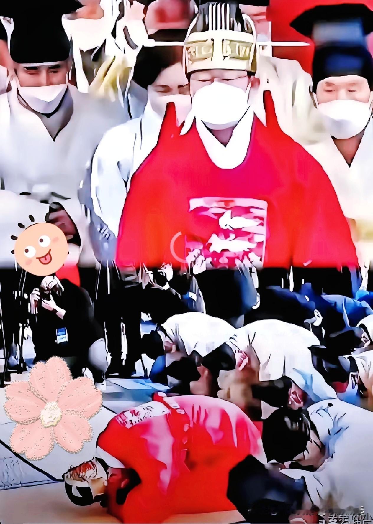 李在明这一跪，跪的是人情世故，拜的是历史纵深。很多人只看到场面热闹，却没看懂