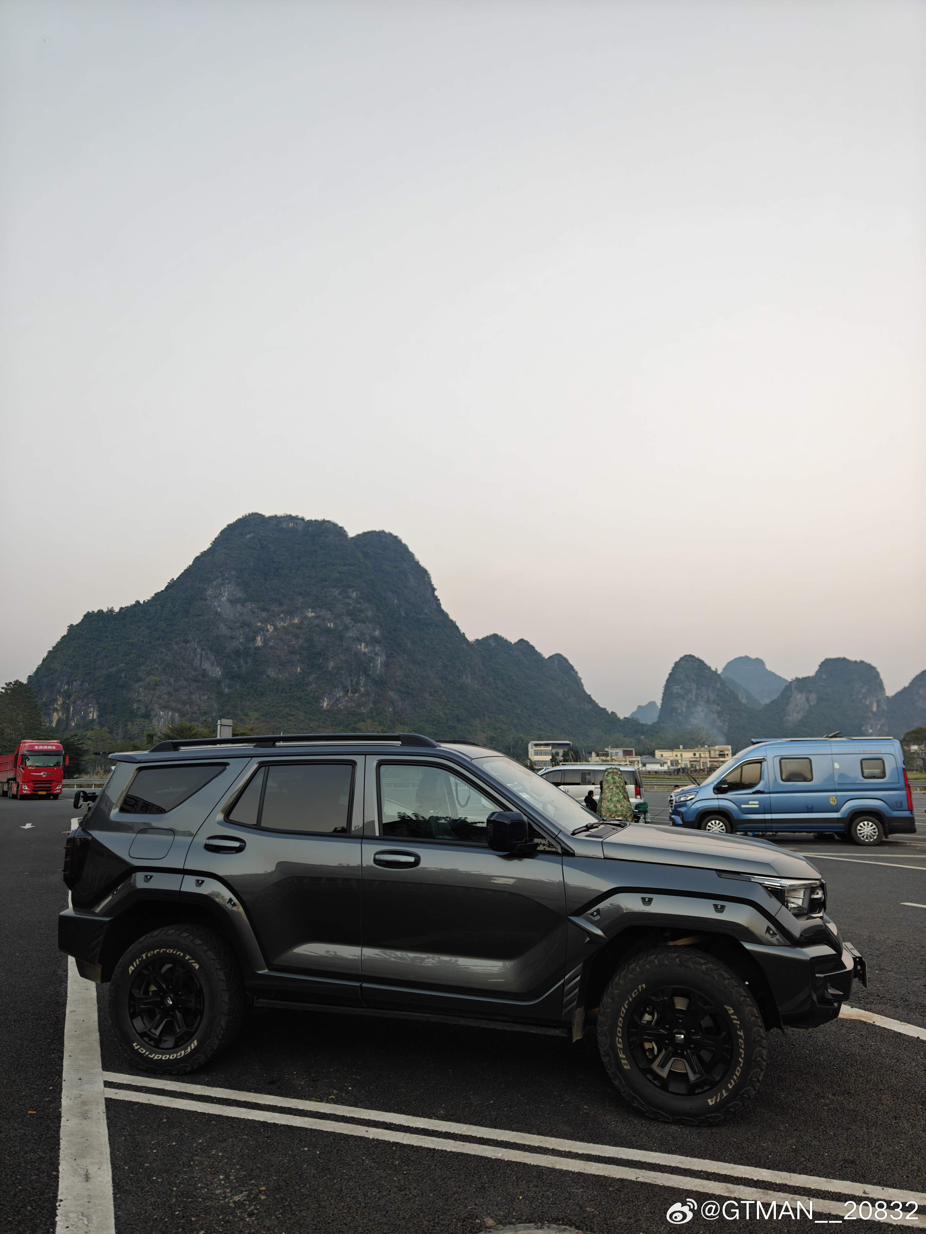 坦克400这车看久了后其实也没那么丑了，但是拍出来怎么都是不好看，要不要换lc7