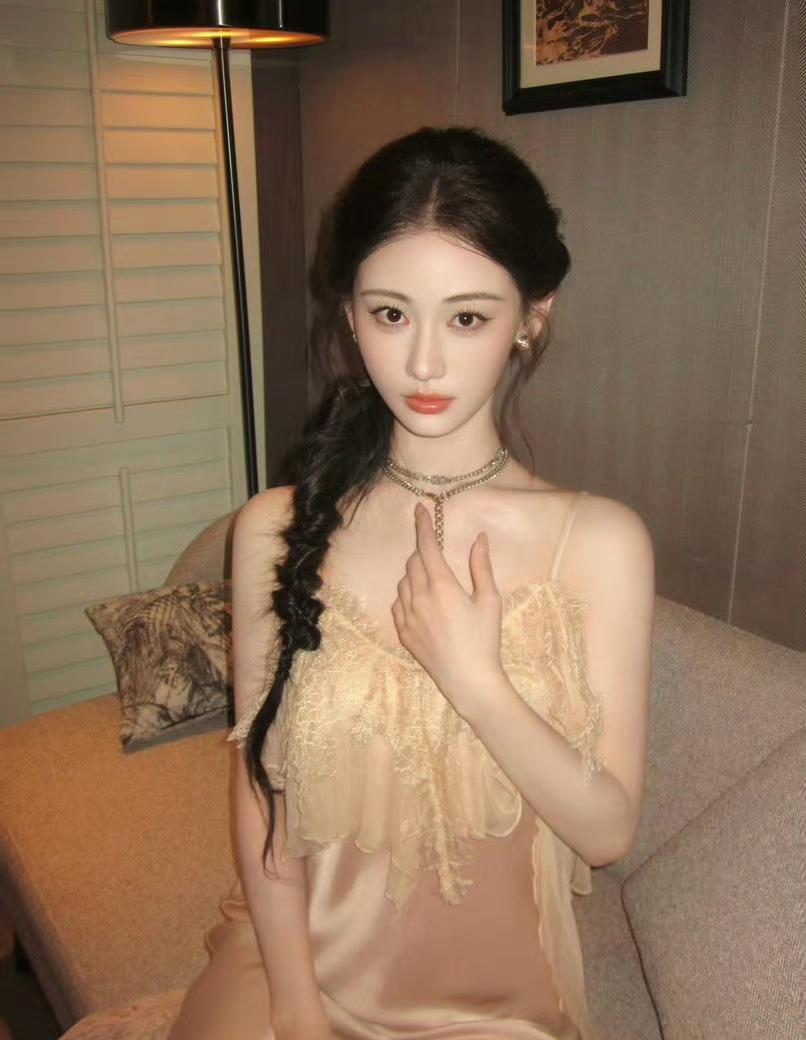 曹赛亚蕾丝荷叶边吊带裙，又纯又欲的气质