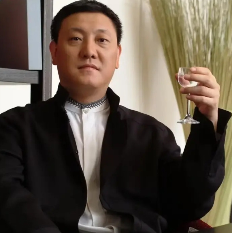韩磊的公关给所有明星上一课那就是无论对方有多少视频和所谓的证据，你就要坚