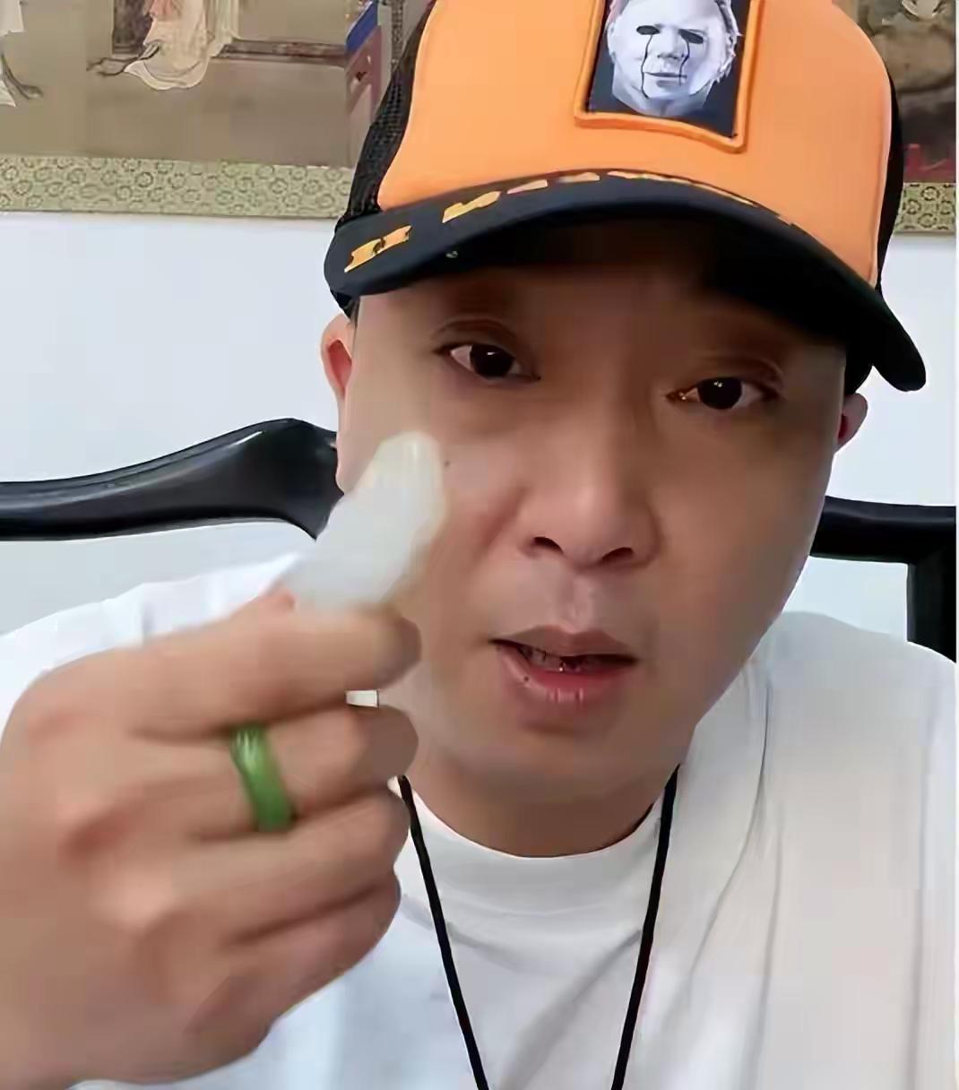 柴怼怼实在是太高明了，原来他不遗余力地抹黑胖东来竟然是为了“入职”胖东来。大