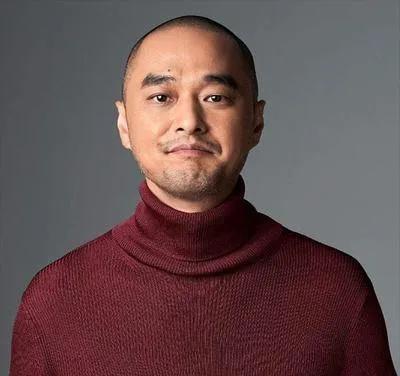 身价10亿的冯唐说：“我以前喝酒，一劝就干，不劝也干，一直干到丑态百出！醒悟后才