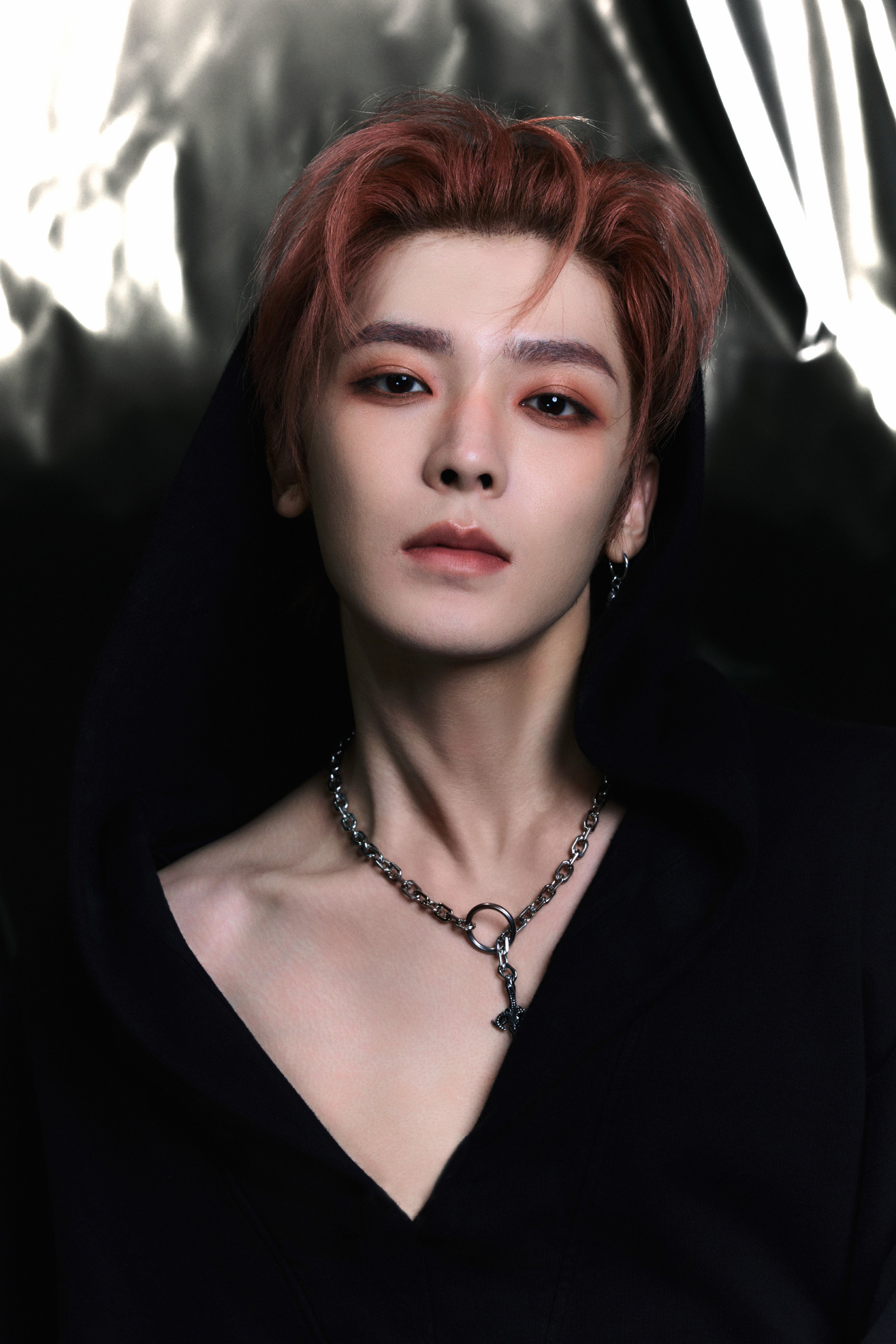 1.影视剧《大帝姬》男主目前在接触的是：侯明昊。2.袁子弹的电视剧《复仇的决心》