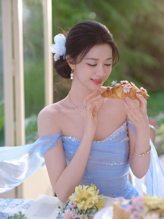 美美的王楚然[害羞]