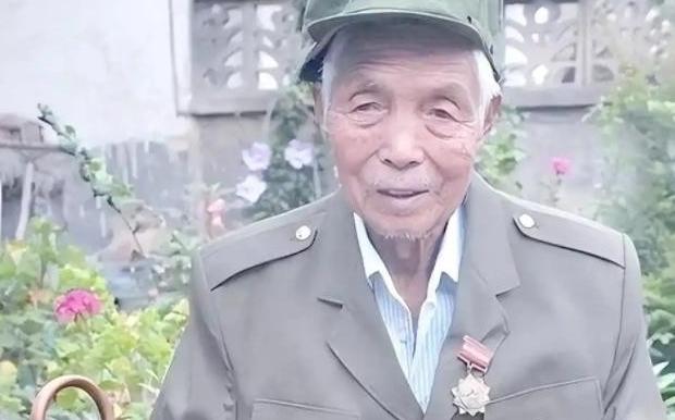 1979年，战士黄干宗被两名越南女兵活捉，他本已经做好了慷慨赴死的准备，没想到两