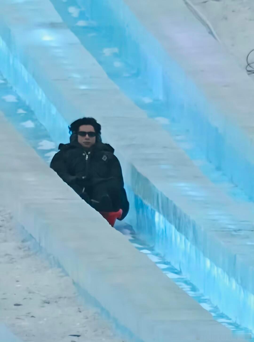 关于东北没有霸总，哈哈哈笑死我了这个表情王鹤棣这个表情包感觉要出圈了！