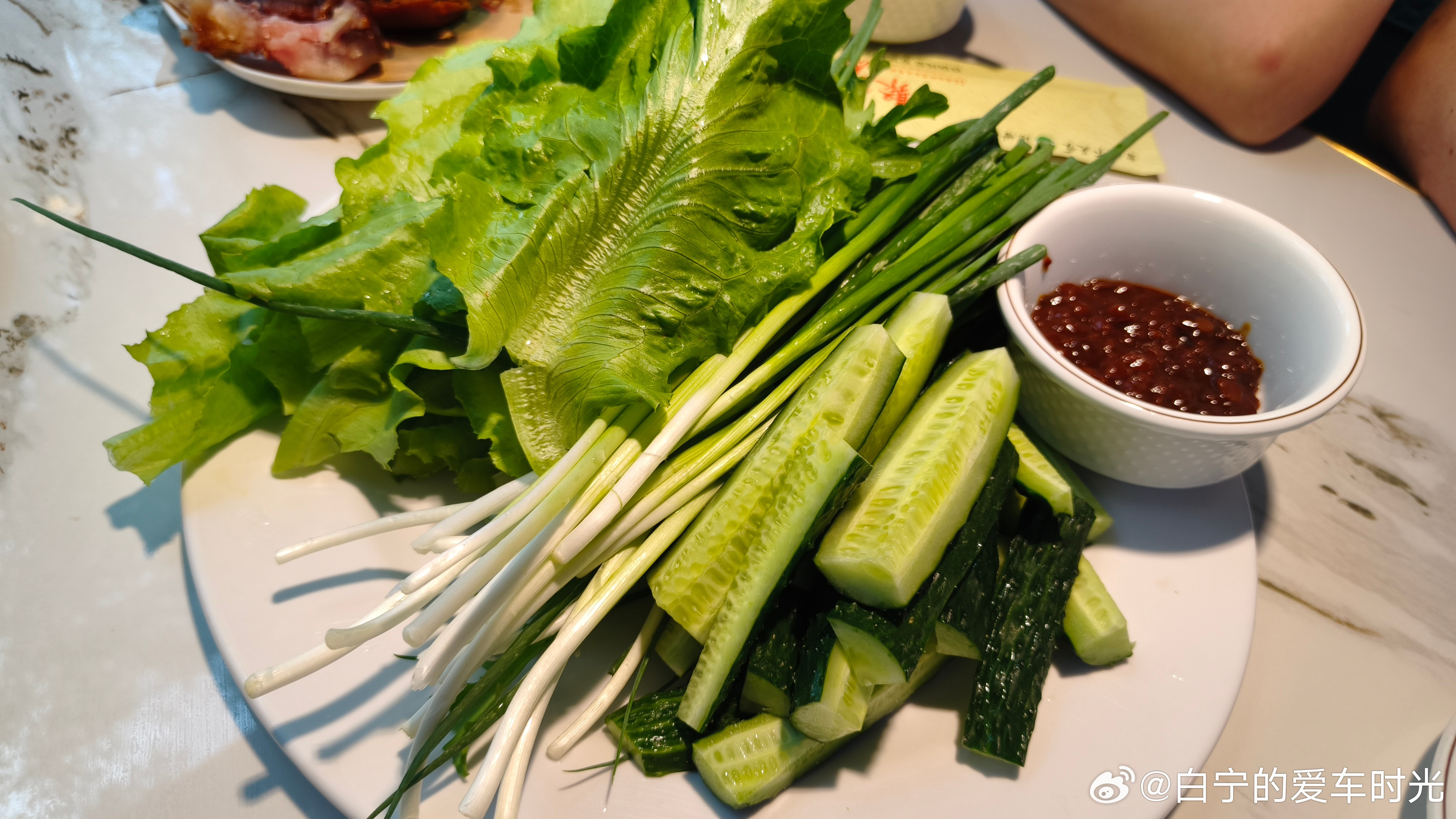 大家有没有发现，北京这种大城市里的大商业体里面的餐馆基本都是那些连锁店。几乎没有
