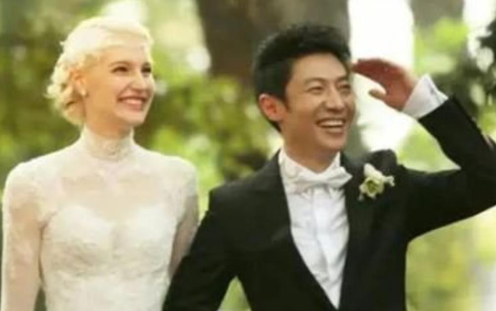 八年前，亿万豪门千金李白执意要嫁给撒贝宁，而与父亲决裂，八年后，李白终于