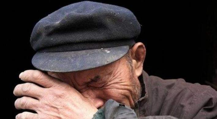 2020年，河北78岁老人被两位儿子和儿媳妇赶出家门，却没想到几天后，政府人员找