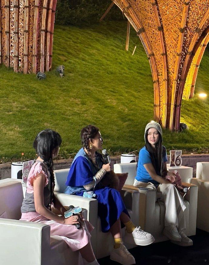 陈乔恩，镜头难锁其美。亲眼所见，方知她远比照片惊艳，那灵动气质与绝美面容，不上镜