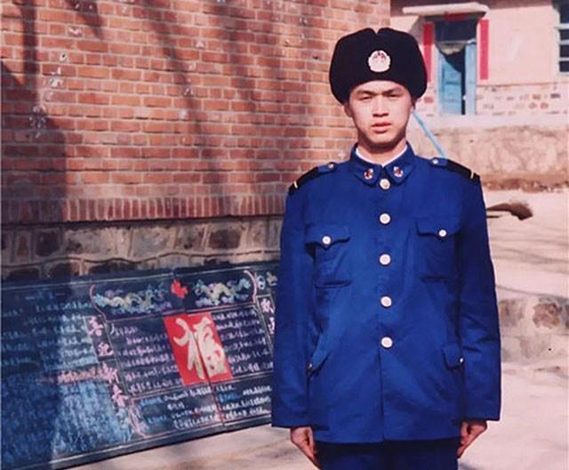 1997年，19岁战士为救人而牺牲，父母几度昏厥，可谁料20年后，战士母亲病逝，