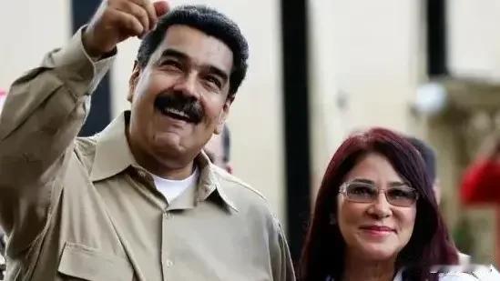 美国开始露出“獠牙”，接下来美国极有可能双向开战今天美国突袭了委内瑞拉并抓捕了